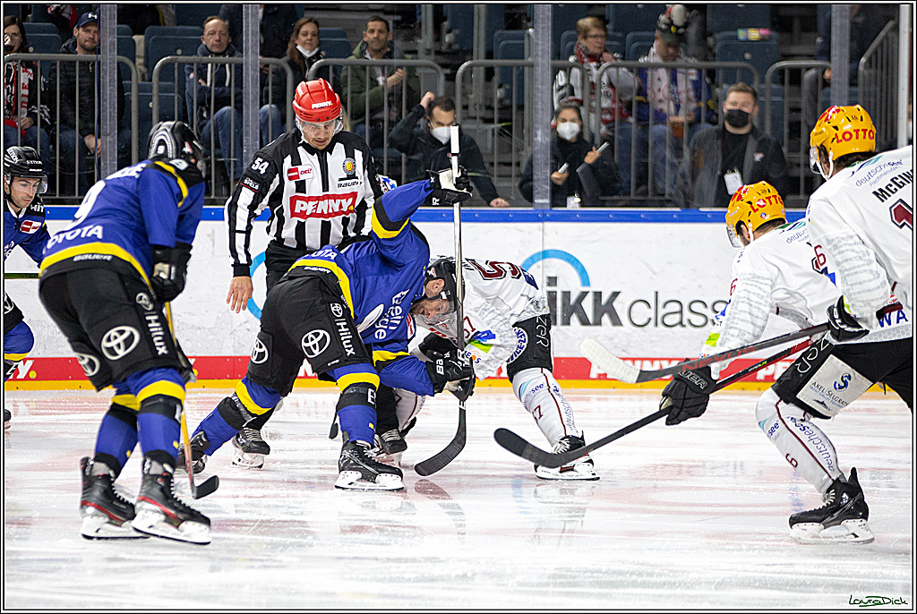PENNY DEL; Koelner Haie- Fishtown Pinguins Bremerhaven; Koeln, 23.11.2021